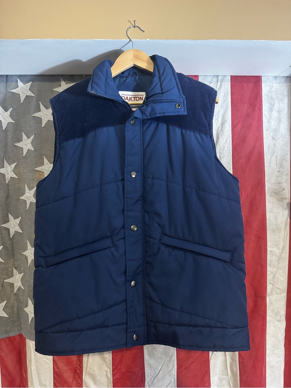 Oakton Men’s Navy Quilted Corduroy-Yoke Vest